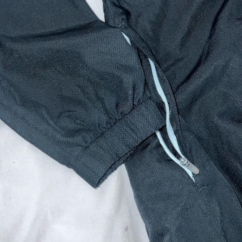 Lacoste Black and White Windbreaker with Chevron Design - Picture 7 of 10